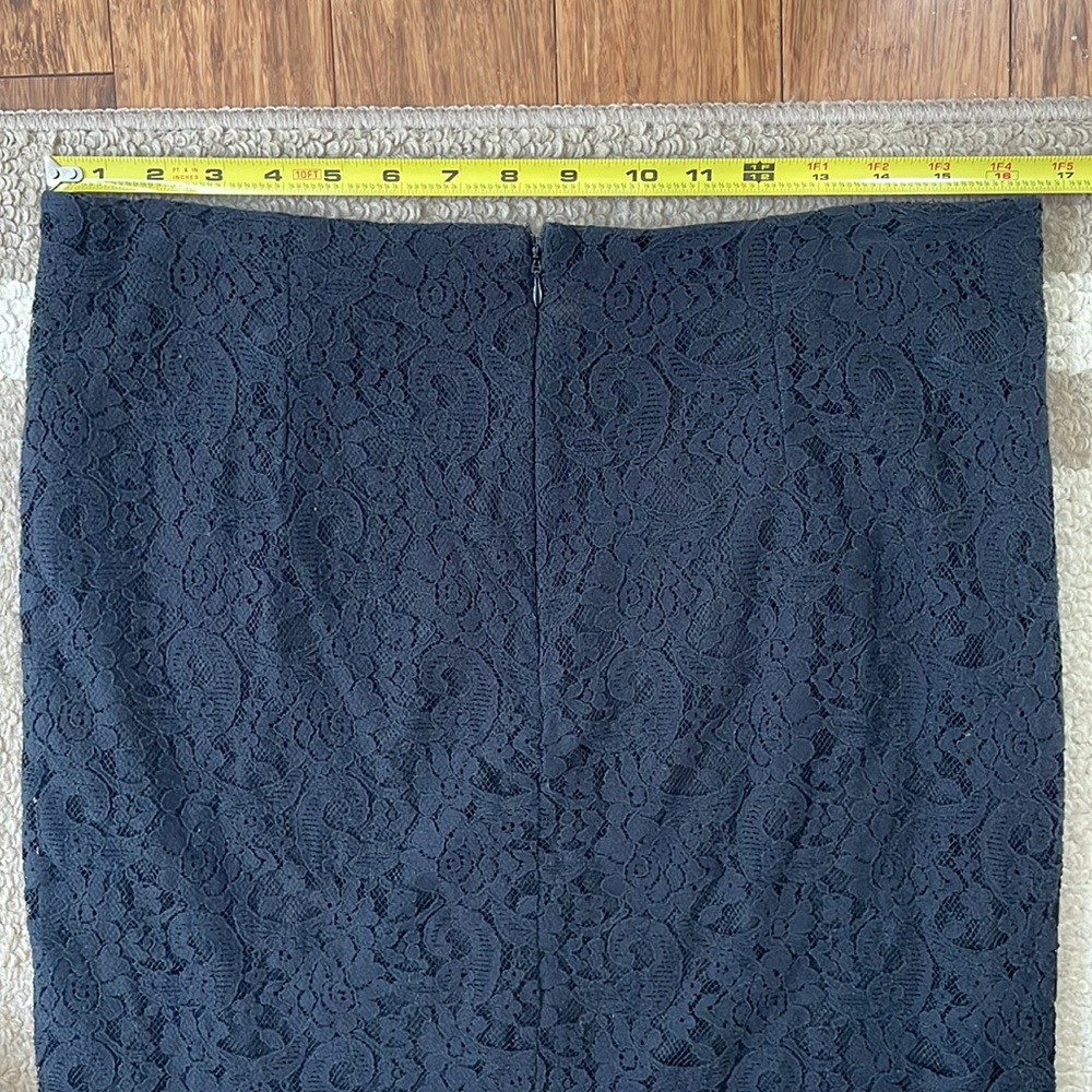 Banana Republic pencil lace skirt - Picture 7 of 8